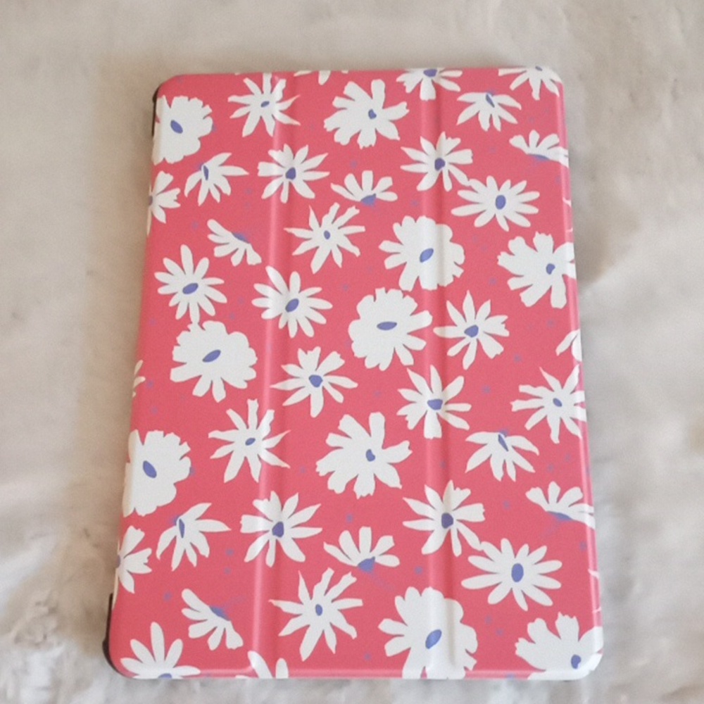 Caseable tablet Smart case measuring 9.5" x 6.5" inside NWT